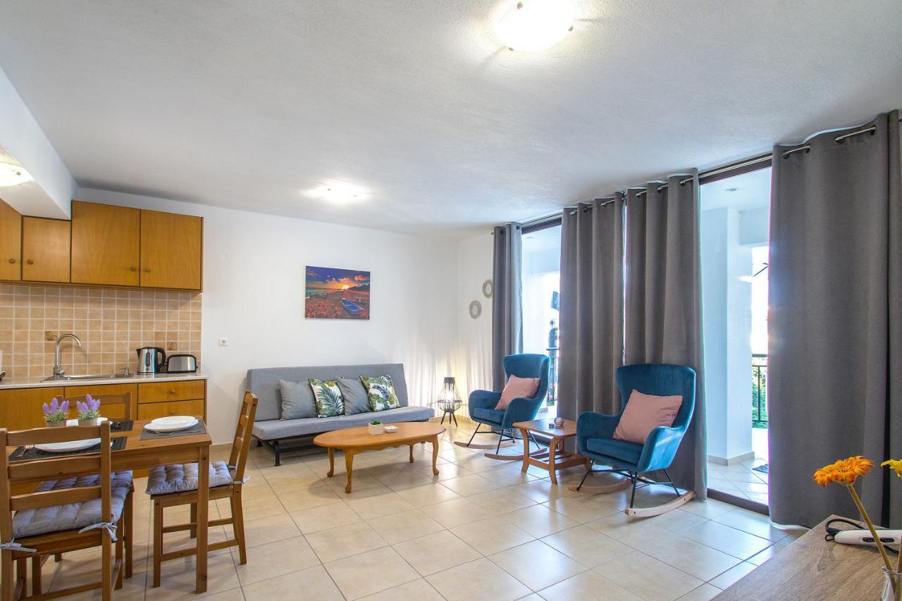 D & E Apartments Skiathos Town Exterior photo