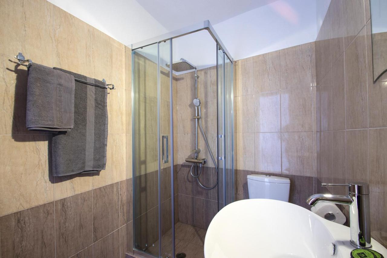 D & E Apartments Skiathos Town Exterior photo