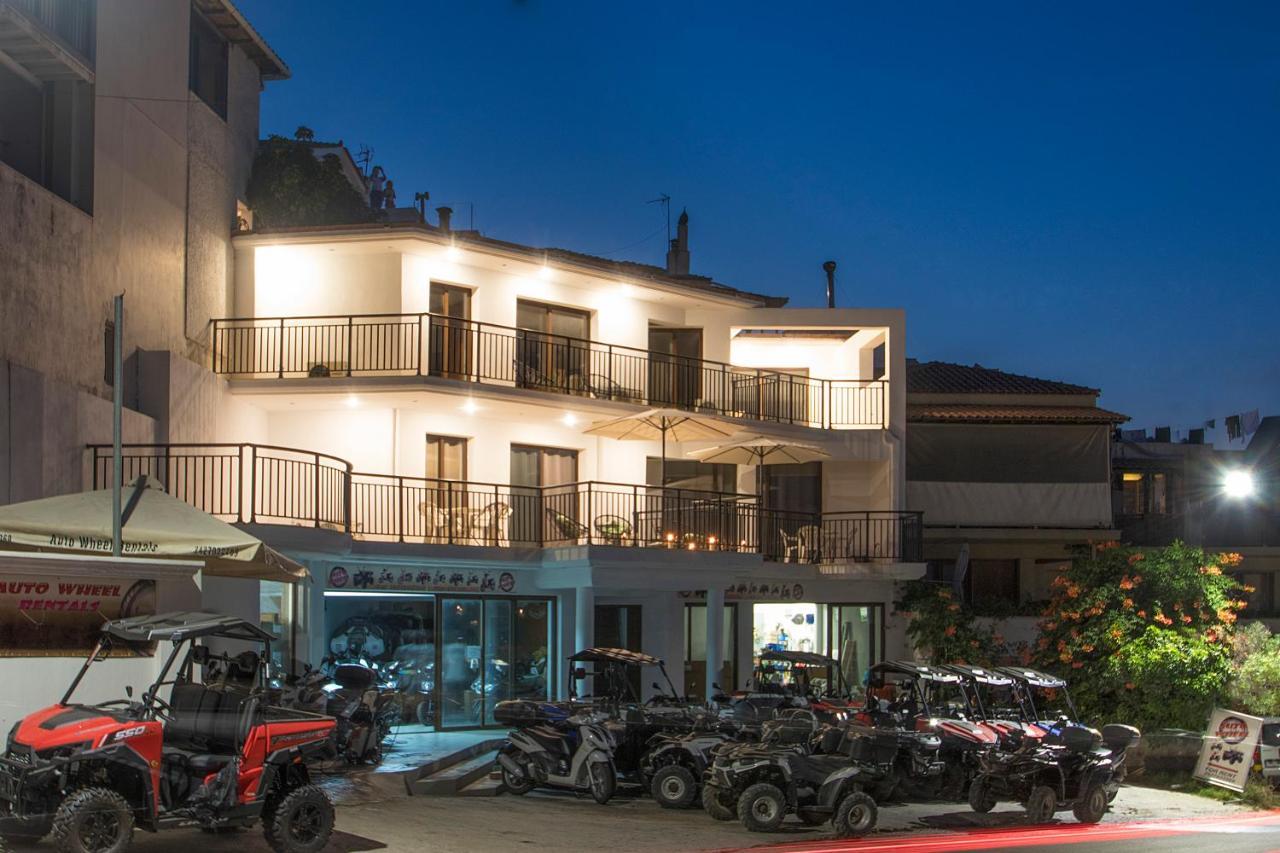 D & E Apartments Skiathos Town Exterior photo